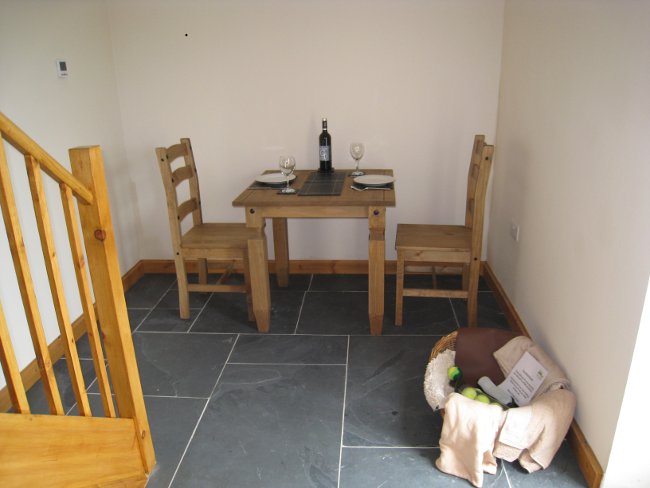 Tressa dining table